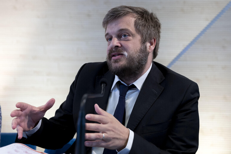 - RIPRODUZIONE RISERVATA