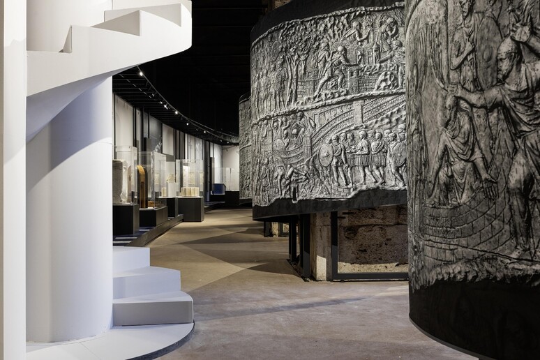 Colonna Traiana, mostra Colosseo, veduta generale, Archivio Parco archeologico Colosseo -     RIPRODUZIONE RISERVATA