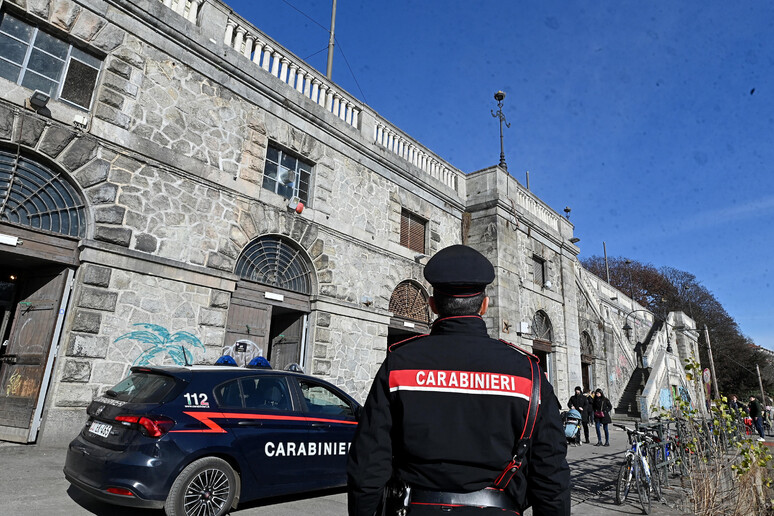 Controlli di carabinieri - RIPRODUZIONE RISERVATA