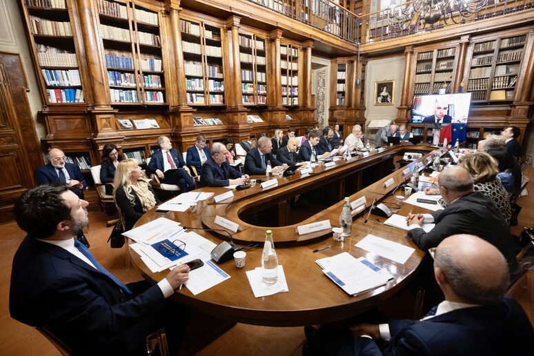 - RIPRODUZIONE RISERVATA