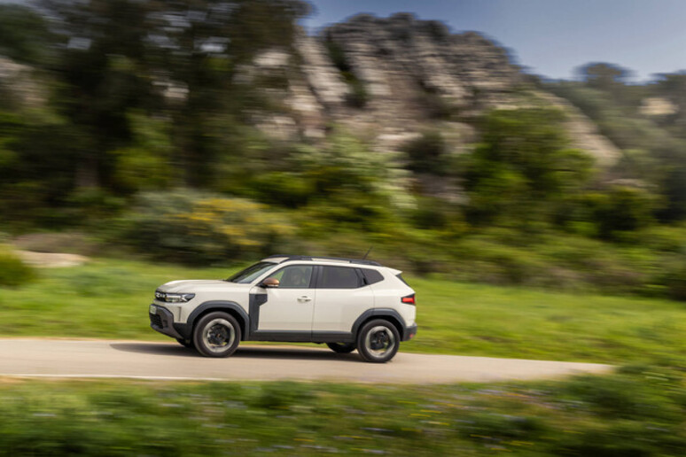 Dacia Duster Full Hybrid 140 è anche per i neopatentati - RIPRODUZIONE RISERVATA