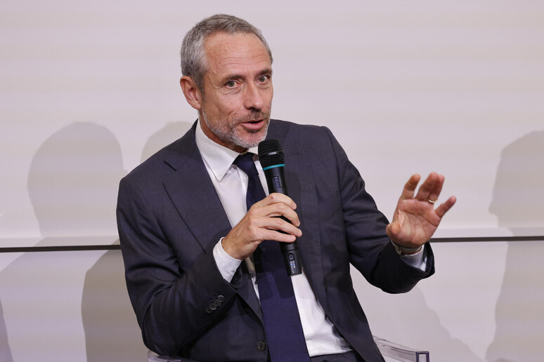 - RIPRODUZIONE RISERVATA