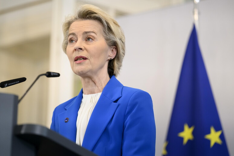 Von der Leyen ricorda Delors: "Ci ispira a lavorare per l 'unità" © ANSA/EPA