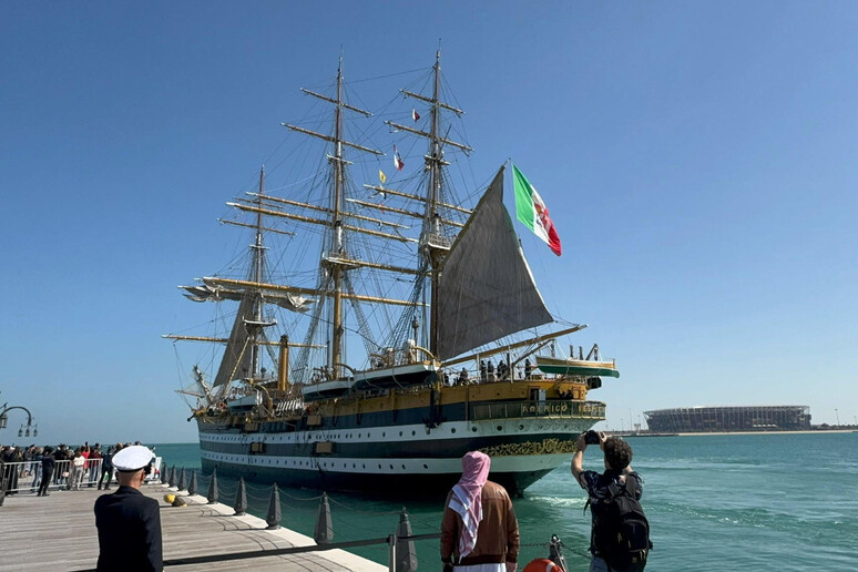 Locatelli,  'emozione unica la visita al bordo del Vespucci ' - RIPRODUZIONE RISERVATA