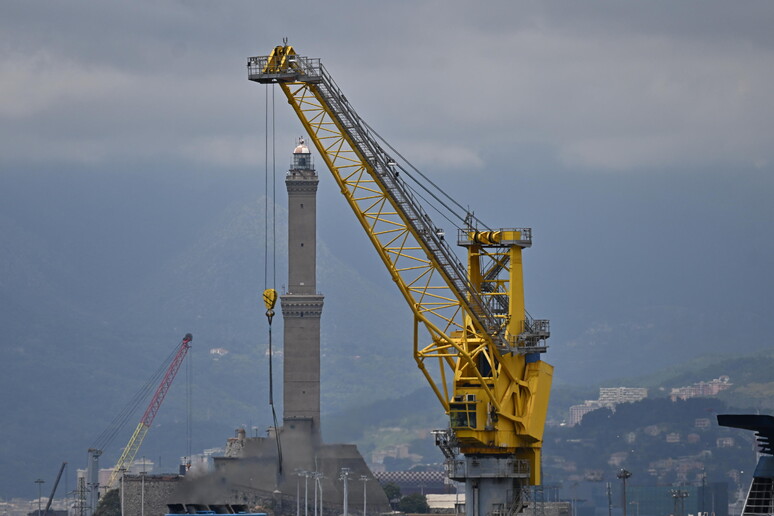 - RIPRODUZIONE RISERVATA