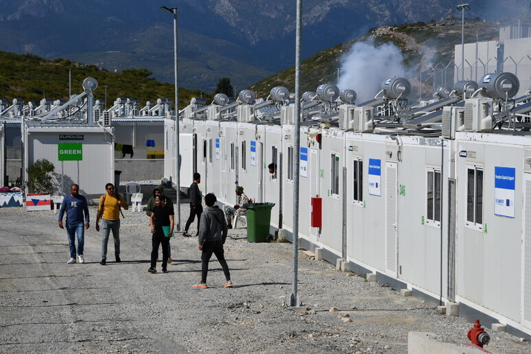 Evacuation of migrants at the closed camp for asylum seekers in Samos island - RIPRODUZIONE RISERVATA