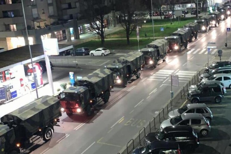 Cinque anni fa i camion con le bare, celebrazioni a Bergamo - RIPRODUZIONE RISERVATA