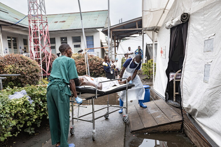 A victim of fighting between the M23 rebels and the Armed forces of the Democratic Republic of Congo - RIPRODUZIONE RISERVATA