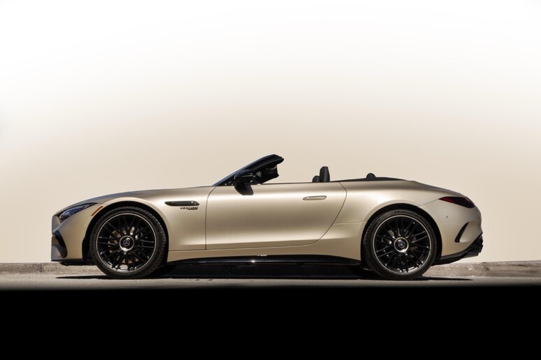 Mercedes AMG SL 63 Manufaktur Golden Coast, solo 100 unità - RIPRODUZIONE RISERVATA