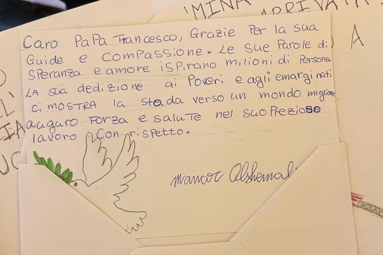 La letterina della siriana Manar al Papa, 'mostri mondo migliore ' - RIPRODUZIONE RISERVATA