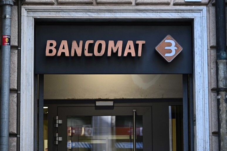 Uno sportello bancomat - RIPRODUZIONE RISERVATA