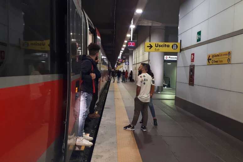 Guasto in stazione a Bologna, ritardi di quasi 2 ore sull 'Alta velocità - RIPRODUZIONE RISERVATA