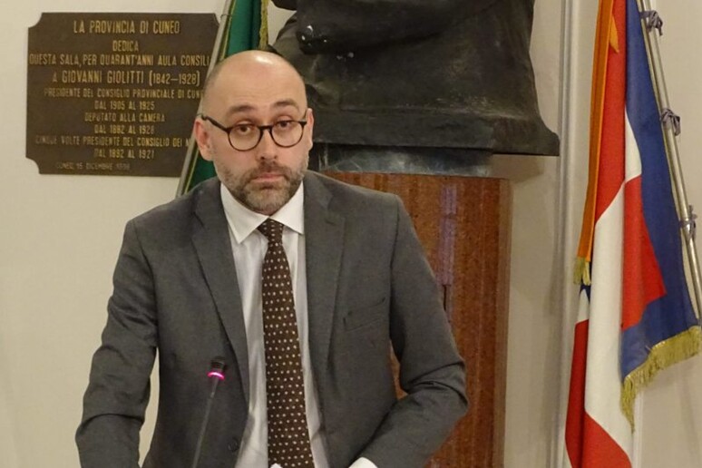 - RIPRODUZIONE RISERVATA