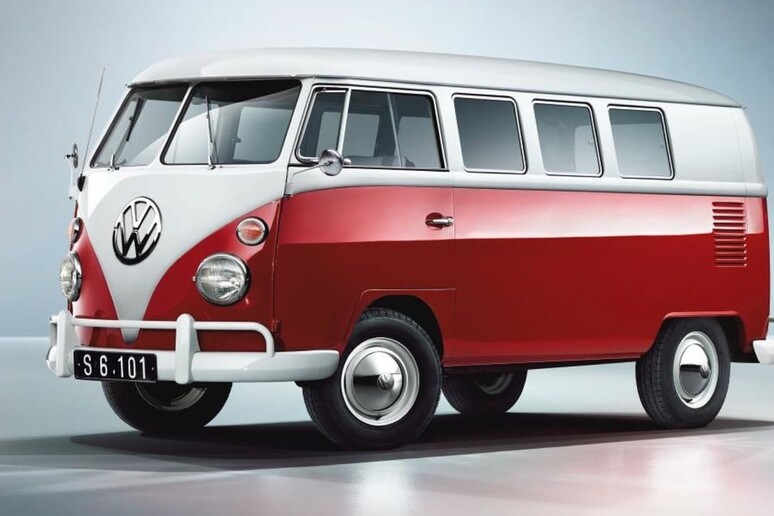 Volkswagen Bulli, l 'icona hippie festeggia 75 anni - RIPRODUZIONE RISERVATA