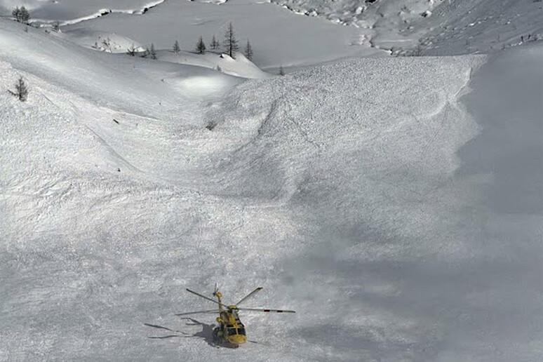 Valanga travolge tre scialpinisti in Trentino, i soccorsi - RIPRODUZIONE RISERVATA