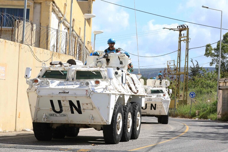 Un veicolo dei caschi blu nel Libano © ANSA/AFP