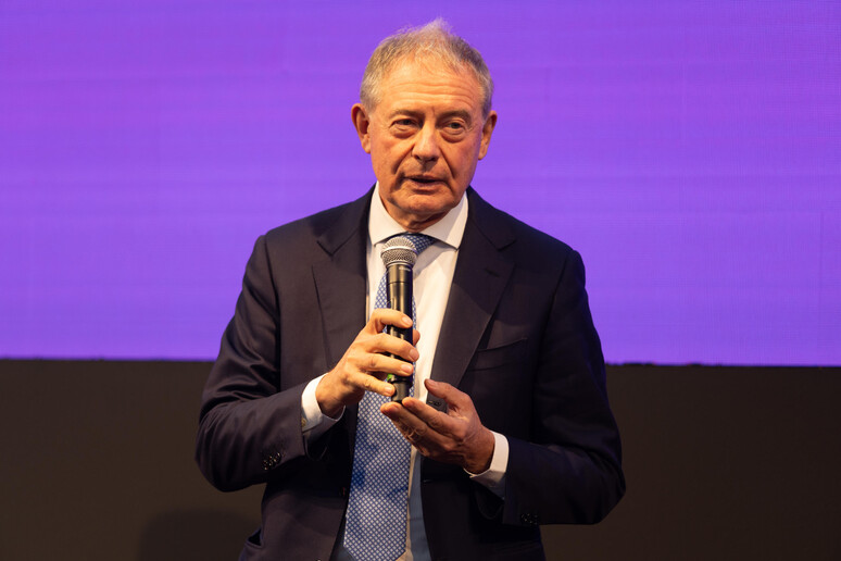 - RIPRODUZIONE RISERVATA