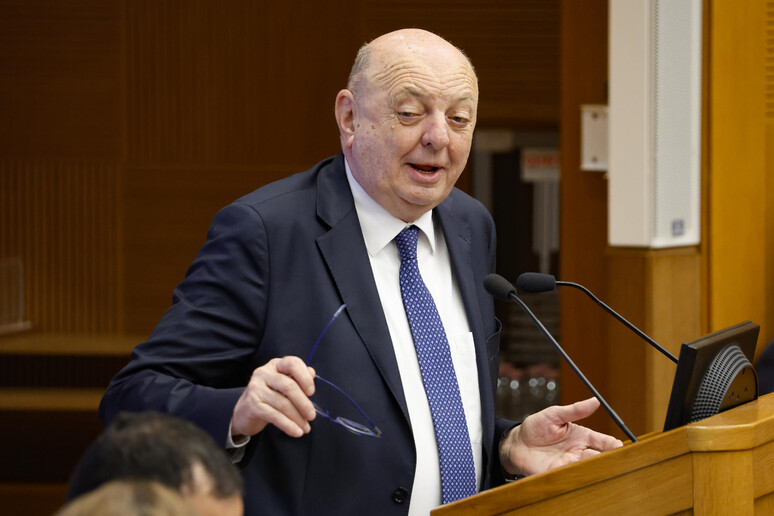 - RIPRODUZIONE RISERVATA