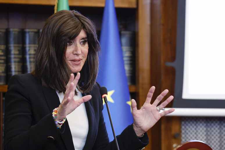 - RIPRODUZIONE RISERVATA