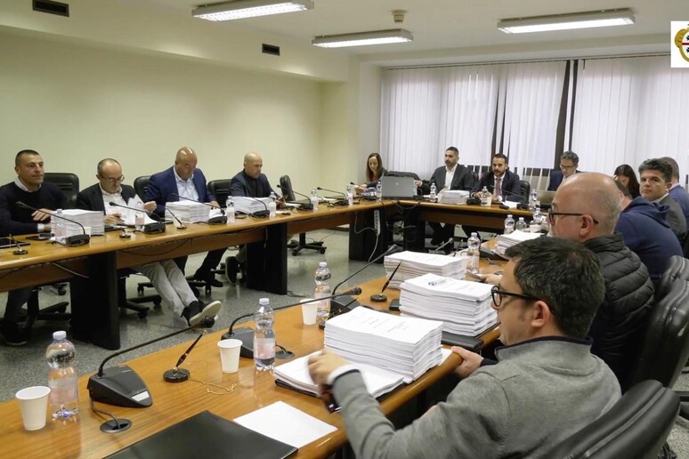 - RIPRODUZIONE RISERVATA