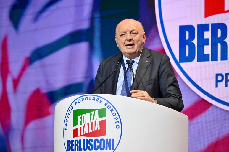 - RIPRODUZIONE RISERVATA