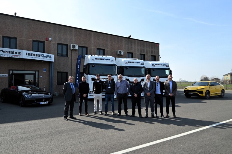 Menaklars, fornitura Scania per il trasporto di auto di lusso - RIPRODUZIONE RISERVATA
