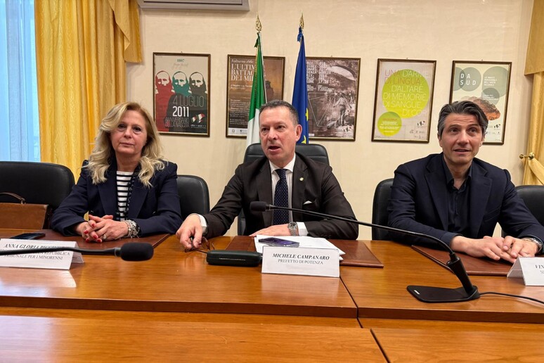 - RIPRODUZIONE RISERVATA