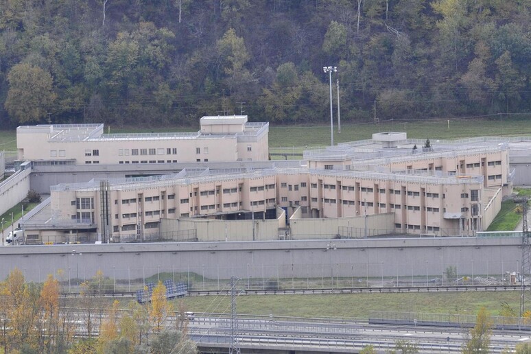 - RIPRODUZIONE RISERVATA