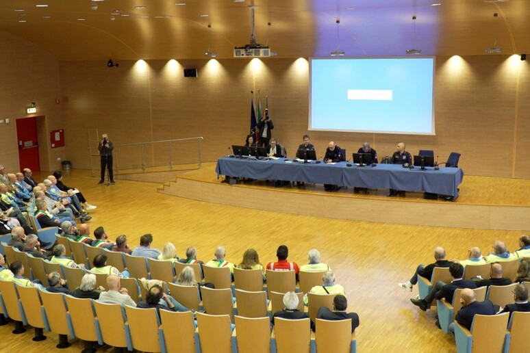 - RIPRODUZIONE RISERVATA