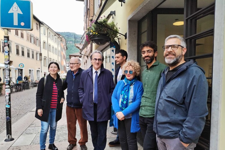 - RIPRODUZIONE RISERVATA