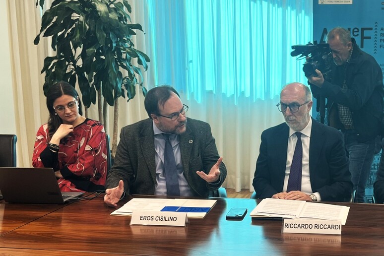 - RIPRODUZIONE RISERVATA