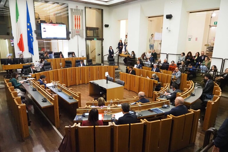 - RIPRODUZIONE RISERVATA