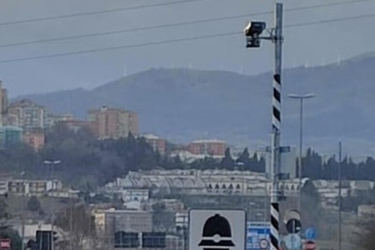 - RIPRODUZIONE RISERVATA