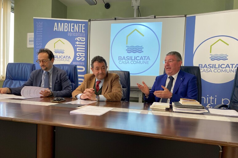 - RIPRODUZIONE RISERVATA