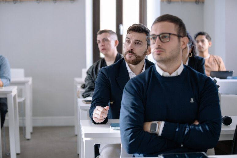 - RIPRODUZIONE RISERVATA