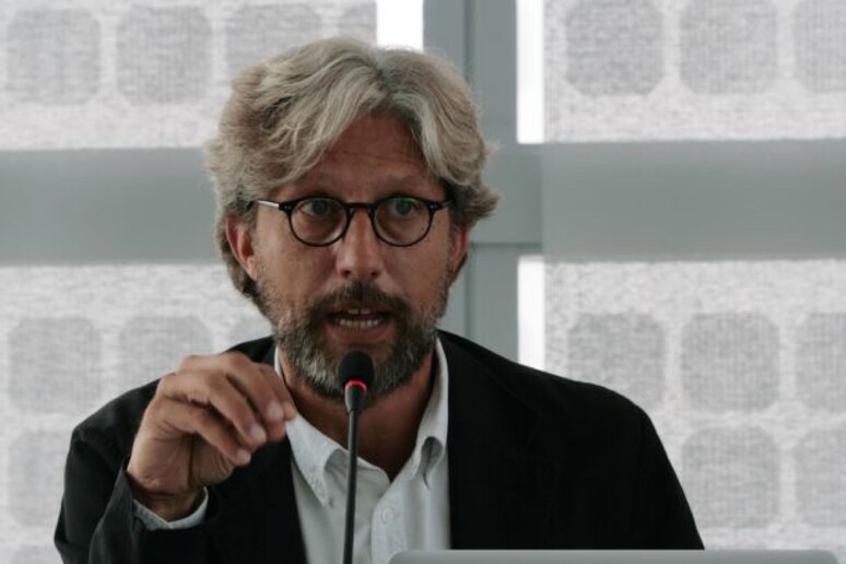 - RIPRODUZIONE RISERVATA