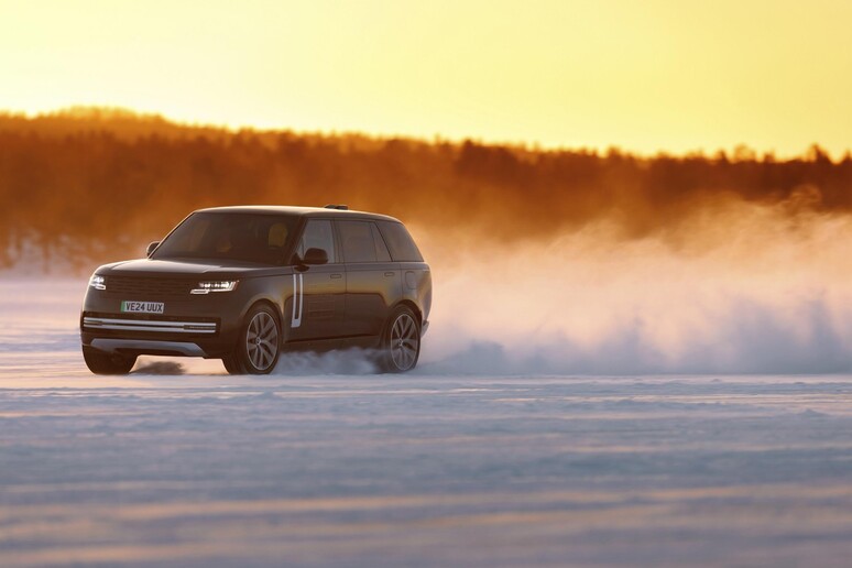 Test invernali superati per i prototipi Range Rover Electric © ANSA/Web