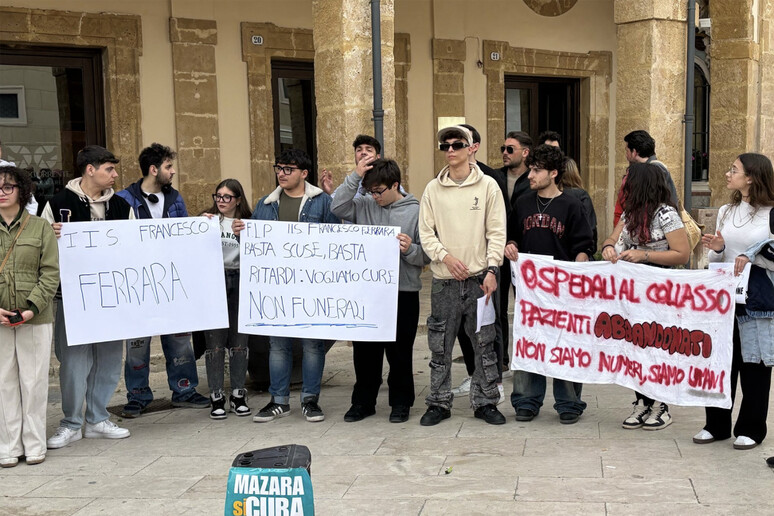 - RIPRODUZIONE RISERVATA