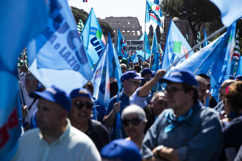 - RIPRODUZIONE RISERVATA