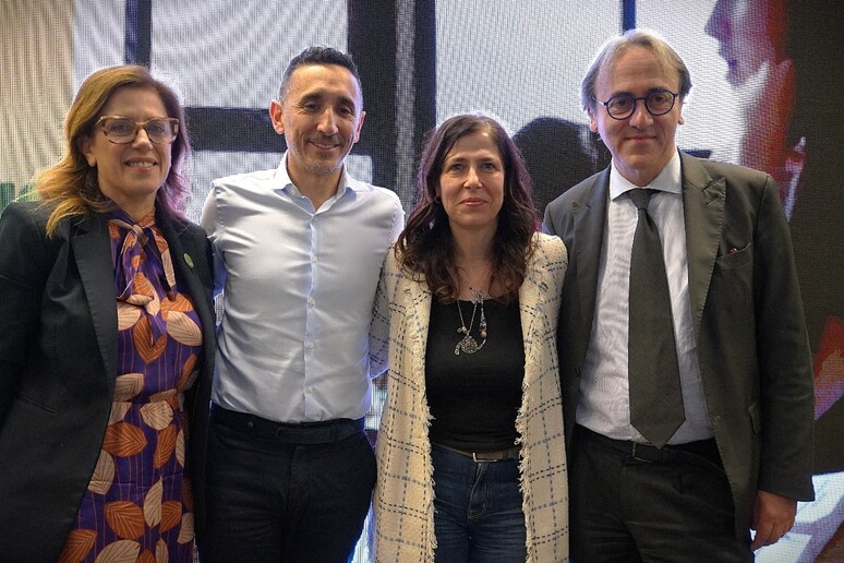 - RIPRODUZIONE RISERVATA