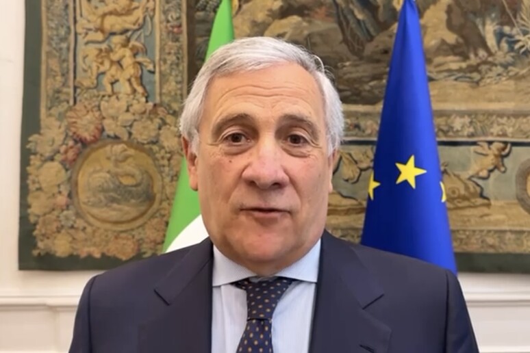 - RIPRODUZIONE RISERVATA