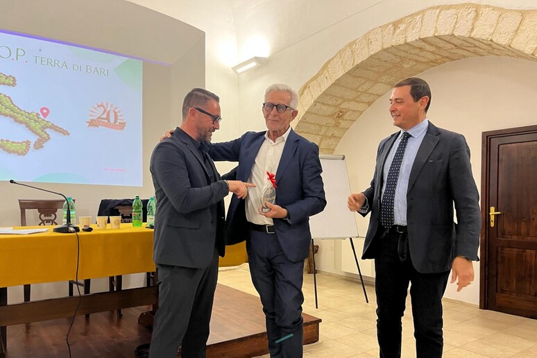 - RIPRODUZIONE RISERVATA