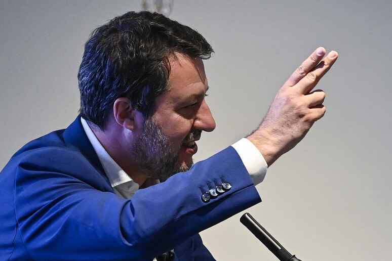 - RIPRODUZIONE RISERVATA