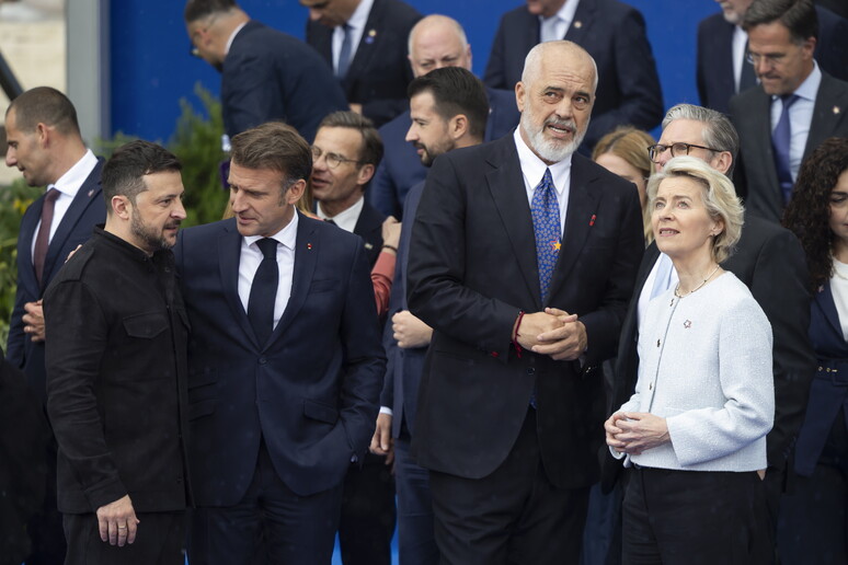 - RIPRODUZIONE RISERVATA