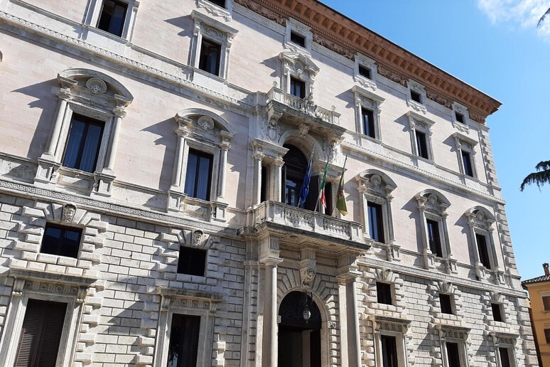 - RIPRODUZIONE RISERVATA