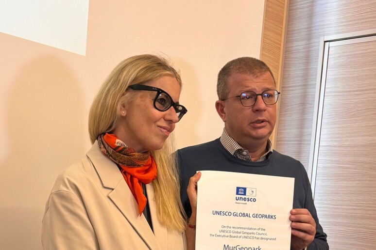 - RIPRODUZIONE RISERVATA