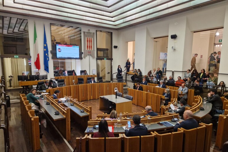 - RIPRODUZIONE RISERVATA