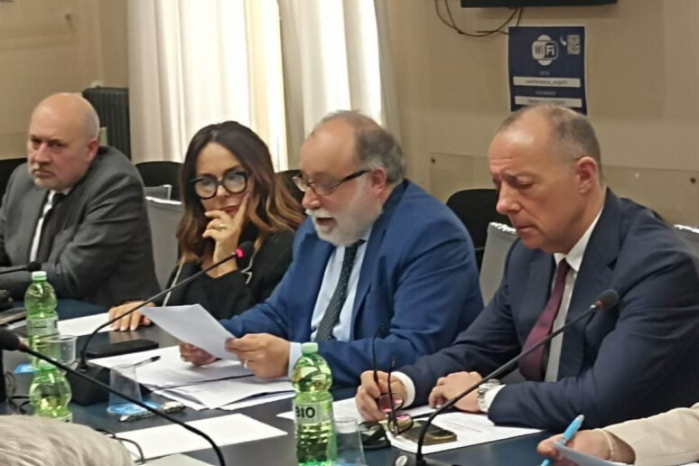 - RIPRODUZIONE RISERVATA