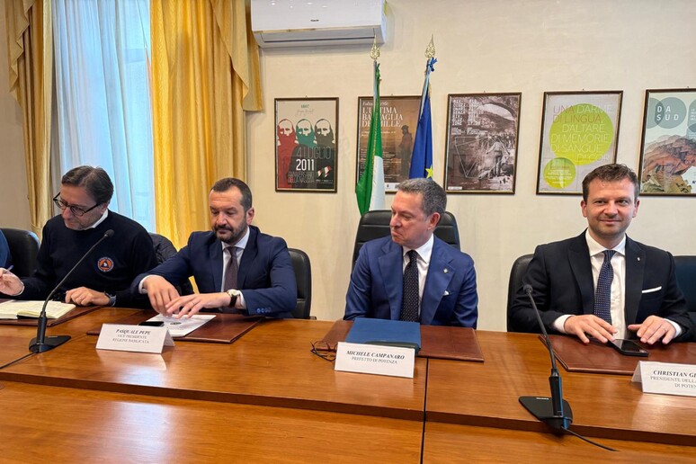 - RIPRODUZIONE RISERVATA