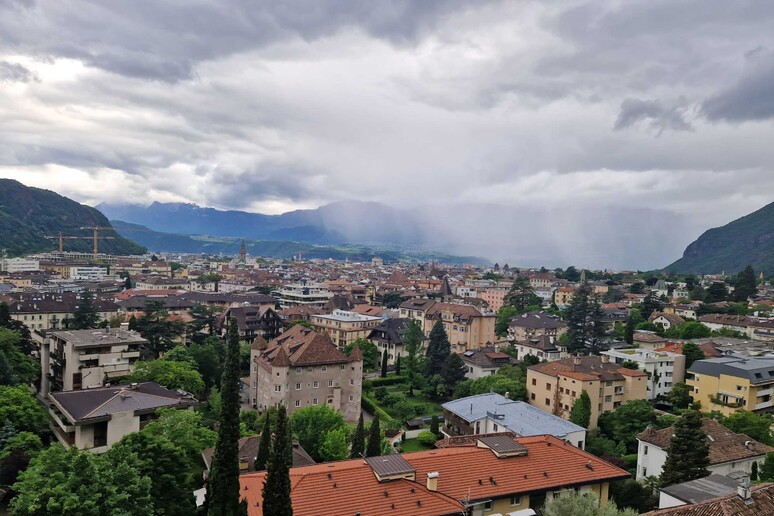 - RIPRODUZIONE RISERVATA